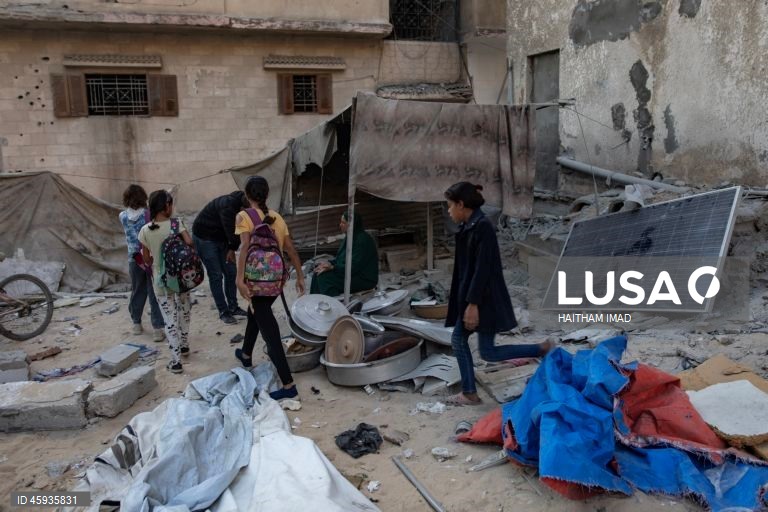 Faixa de Gaza: Ataques aéreos israelitas fazem pelo menos 60 mortos em Khan Yunis