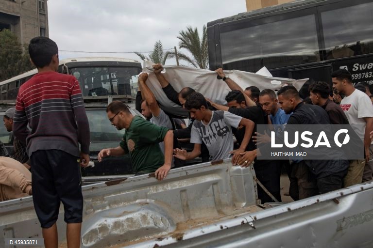 Faixa de Gaza: Ataques aéreos israelitas fazem pelo menos 60 mortos em Khan Yunis