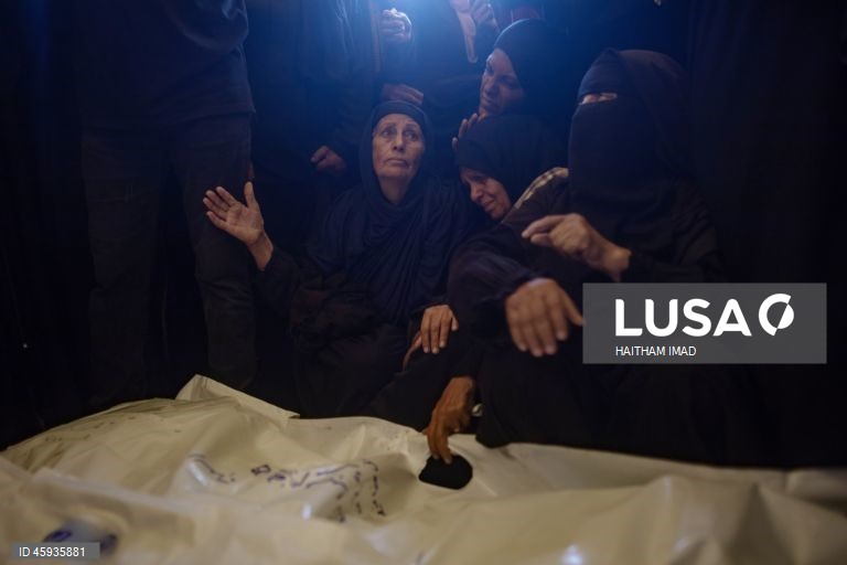 Faixa de Gaza: Ataques aéreos israelitas fazem pelo menos 60 mortos em Khan Yunis