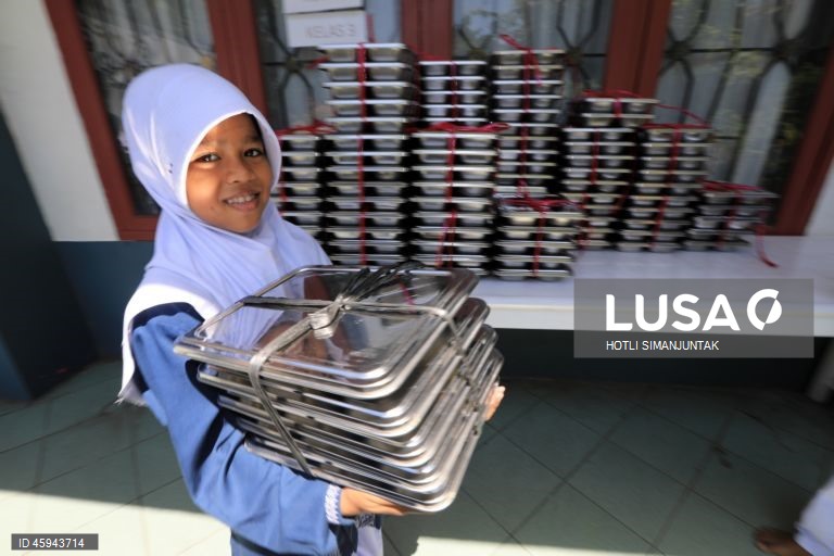 Indonésia: Programa alimentar escolar dá refeições a mais de 38 milhões de crianças