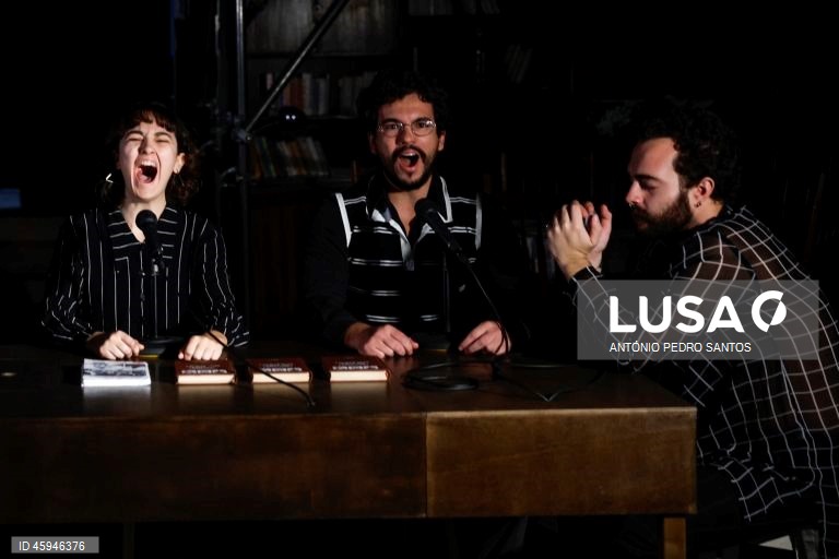 Ensaio da peça de teatro “Torrente”, interpretada pelo Teatro do Vestido sobre o Processo Revolucionário em Curso (PREC), na ZDB 8 Marvila, em Lisboa, 30 de outubro de 2025. (ACOMPANHA TEXTO DA LUSA DE 02-11-2025) ANTÓNIO PEDRO SANTOS/LUSA


