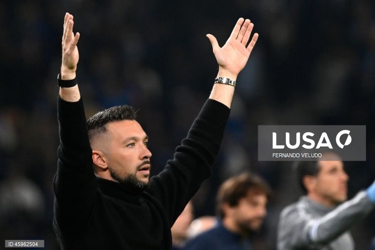 O líder FC Porto venceu hoje na receção ao Sporting de Braga, por 2-1, na 10.ª jornada da I Liga portuguesa de futebol, e manteve a vantagem na frente para os rivais.