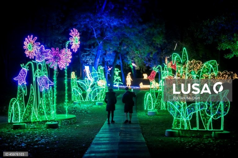 HUngria: Exposição de luzes Magic World do Lumina Park em Budapeste