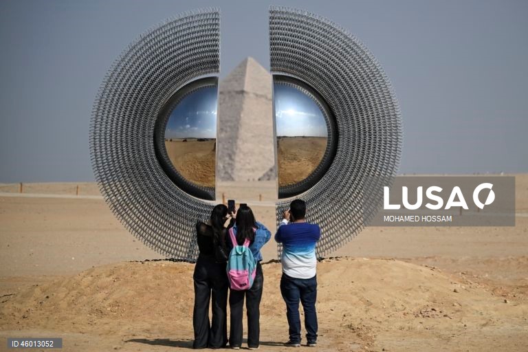 Egito: Exposição de arte contemporânea "Forever Is Now" 2025.