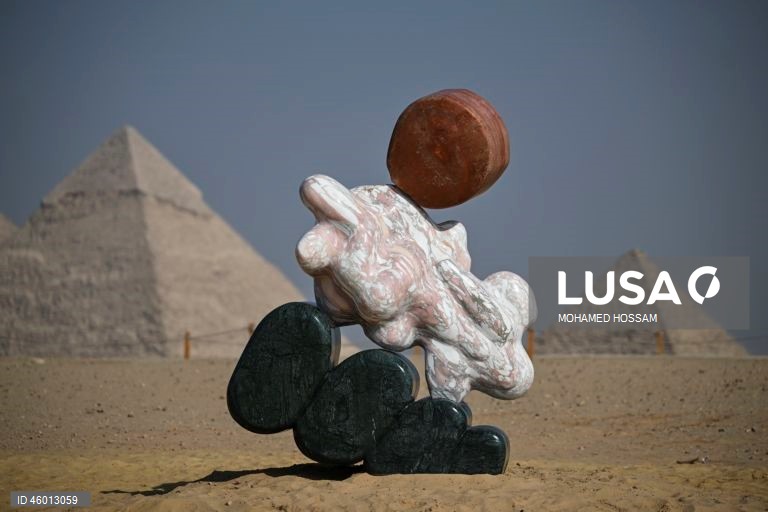 Egito: Exposição de arte contemporânea "Forever Is Now" 2025.