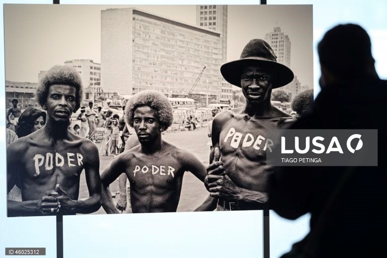 Visita guiada para a comunicação social à exposição “Complexo Brasil”, imaginada por José Miguel Wisnik, Milena Britto e Guilherme Wisnik, a exposição ocupa as duas galerias do Edifício Sede da Fundação Calouste Gulbenkian, propondo uma viagem singular pela diversidade e contrastes da cultura brasileira em Lisboa, 13 de novembro de 2025. TIAGO PETINGA/LUSA