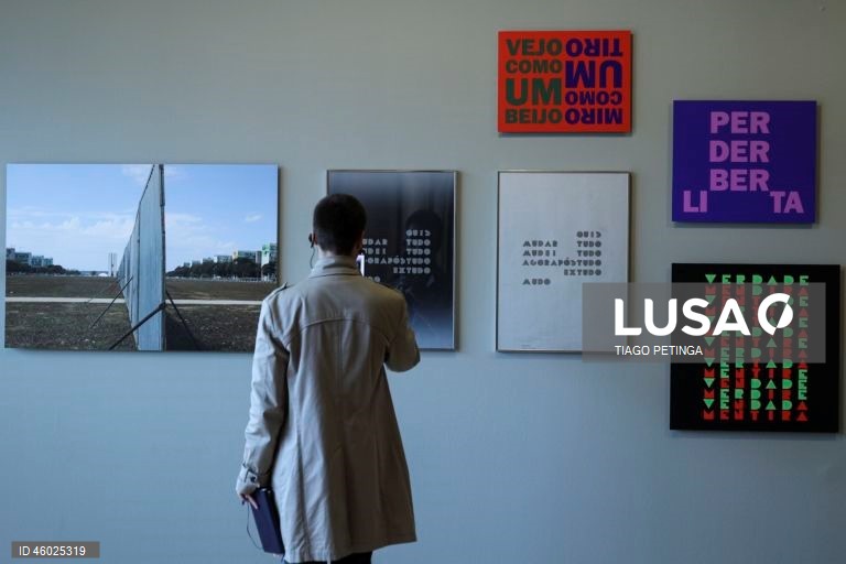 Visita guiada para a comunicação social à exposição “Complexo Brasil”, imaginada por José Miguel Wisnik, Milena Britto e Guilherme Wisnik, a exposição ocupa as duas galerias do Edifício Sede da Fundação Calouste Gulbenkian, propondo uma viagem singular pela diversidade e contrastes da cultura brasileira em Lisboa, 13 de novembro de 2025. TIAGO PETINGA/LUSA