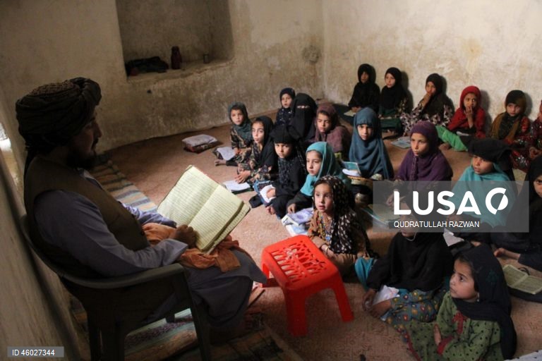 Afeganistão: Crianças aprendem a ler o Corão em Kandahar