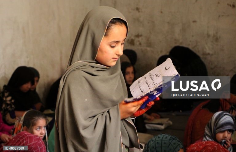 Afeganistão: Crianças aprendem a ler o Corão em Kandahar