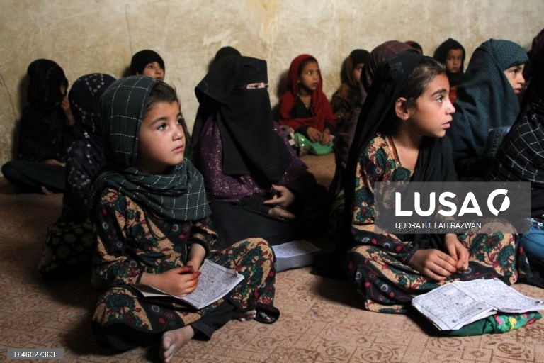 Afeganistão: Crianças aprendem a ler o Corão em Kandahar