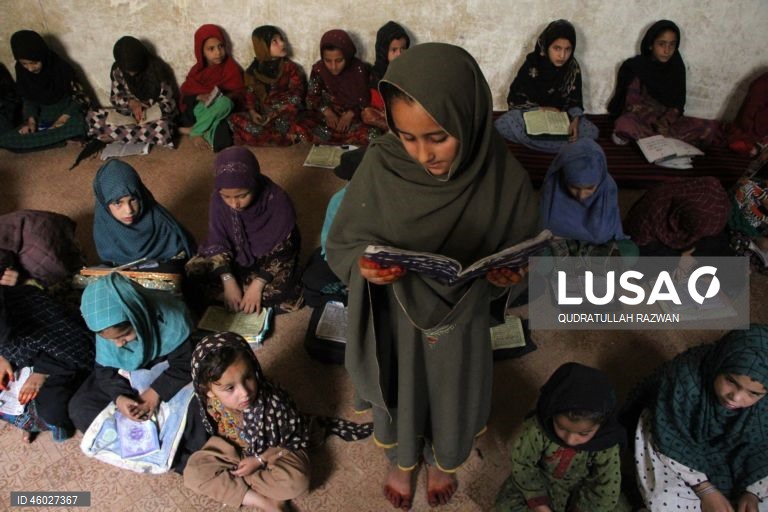 Afeganistão: Crianças aprendem a ler o Corão em Kandahar