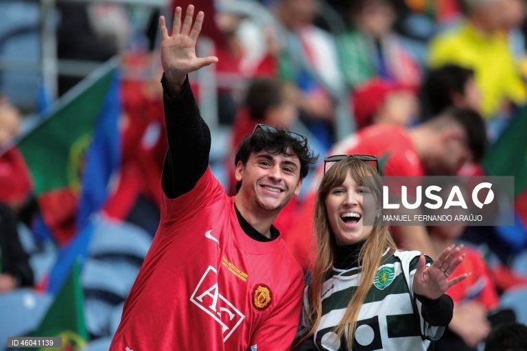 A seleção portuguesa de futebol assegurou hoje a nona presença num Campeonato do Mundo, ao golear por 9-1 a Arménia, na sexta e última jornada do Grupo F da qualificação europeia, no Estádio do Dragão, no Porto.