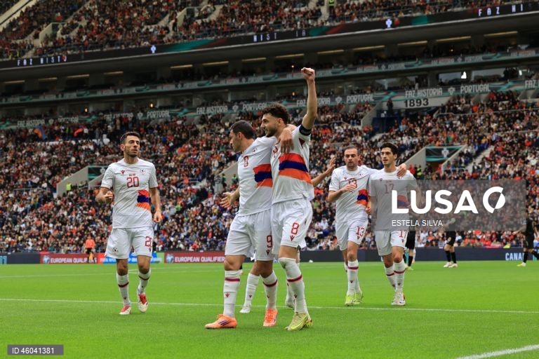A seleção portuguesa de futebol assegurou hoje a nona presença num Campeonato do Mundo, ao golear por 9-1 a Arménia, na sexta e última jornada do Grupo F da qualificação europeia, no Estádio do Dragão, no Porto.