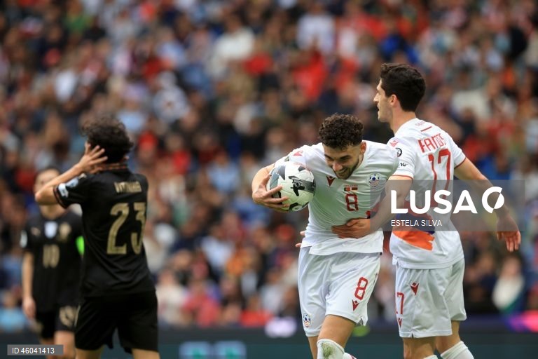 A seleção portuguesa de futebol assegurou hoje a nona presença num Campeonato do Mundo, ao golear por 9-1 a Arménia, na sexta e última jornada do Grupo F da qualificação europeia, no Estádio do Dragão, no Porto.