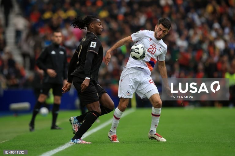 A seleção portuguesa de futebol assegurou hoje a nona presença num Campeonato do Mundo, ao golear por 9-1 a Arménia, na sexta e última jornada do Grupo F da qualificação europeia, no Estádio do Dragão, no Porto.