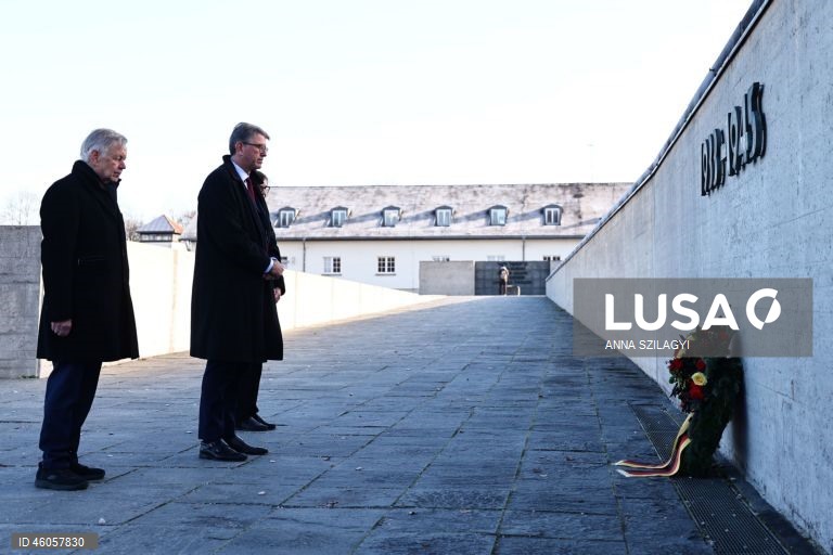 Alemanha: ministro da Cultura alemão Wolfram Weimer visita campo de concentração de Dachau