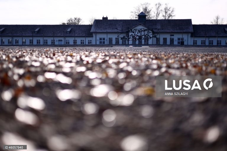 Alemanha: ministro da Cultura alemão Wolfram Weimer visita campo de concentração de Dachau