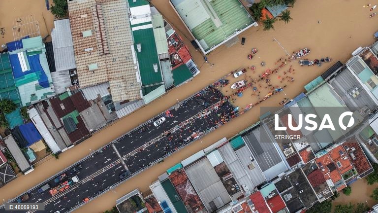 Vietname: Dezenas de mortos após chuvas torrenciais e inundações