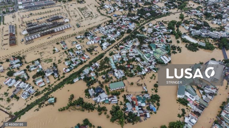 Vietname: Dezenas de mortos após chuvas torrenciais e inundações