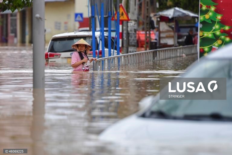 Vietname: Dezenas de mortos após chuvas torrenciais e inundações