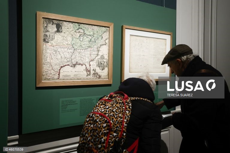Exposição sobre os aliados nativos americanos na corte do rei francês Luís XV no Palácio de Versalhes.