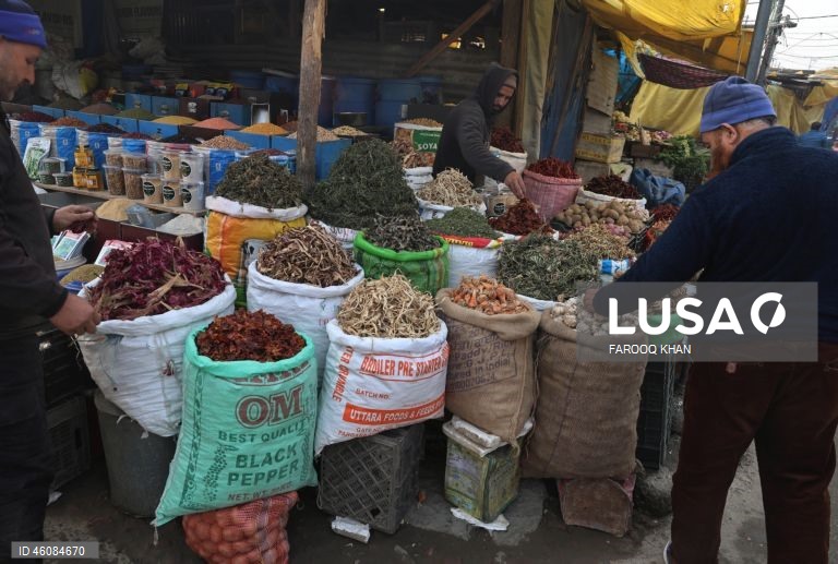 Índia: Mercado de rua em Srinagar na Caxemira indiana