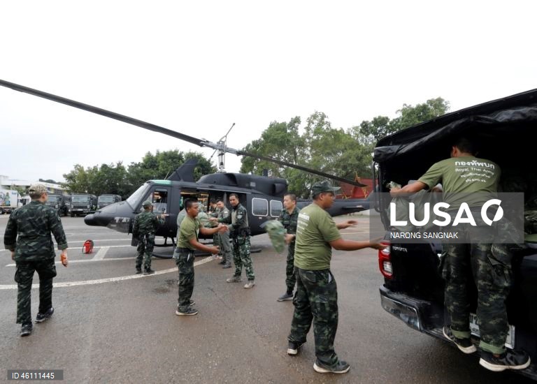 As operações de ajuda e resgate continuam enquanto as inundações diminuem em Hat Yai.