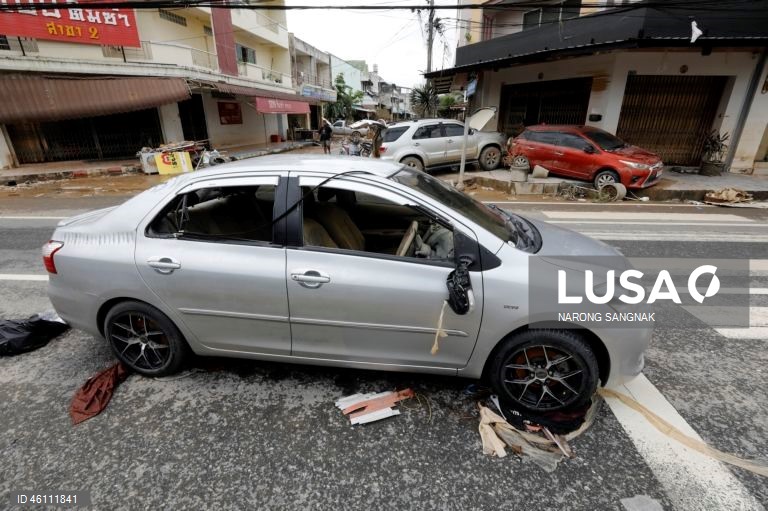 As operações de ajuda e resgate continuam enquanto as inundações diminuem em Hat Yai.