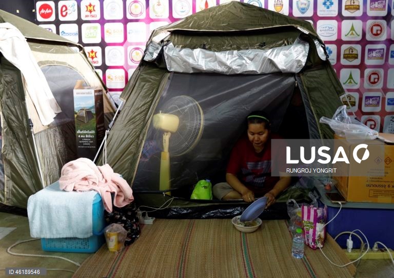 Tropas tailandesas e cambojanas entram em confronto devido a disputa fronteiriça.