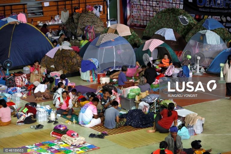 Tropas tailandesas e cambojanas entram em confronto devido a disputa fronteiriça.