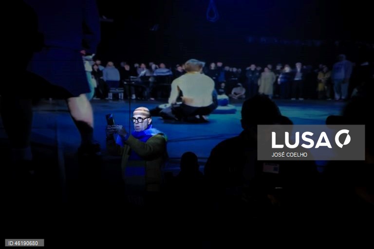 Visita de imprensa da exposição "Anne Imhof: Fun ist ein Stahlbad" no Museu de Serralves