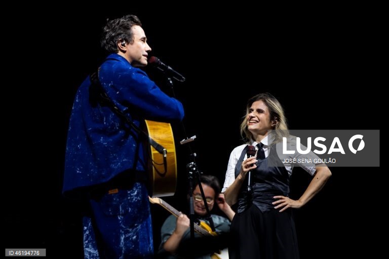 A banda portuguesa Silence 4, composta por David Fonseca, Sofia Lisboa, Rui Costa e Tozé Pedrosa (com Paulo Mouta Pereira), durante o primeiro de dois concertos na Meo Arena, em Lisboa, 12 de dezembro de 2025. A banda de Leiria encontra-se numa mini-digressão para celebrar os 30 anos de carreira. JOSÉ SENA GOULÃO/LUSA