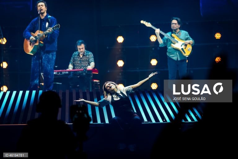 A banda portuguesa Silence 4, composta por David Fonseca, Sofia Lisboa, Rui Costa e Tozé Pedrosa (com Paulo Mouta Pereira), durante o primeiro de dois concertos na Meo Arena, em Lisboa, 12 de dezembro de 2025. A banda de Leiria encontra-se numa mini-digressão para celebrar os 30 anos de carreira. JOSÉ SENA GOULÃO/LUSA