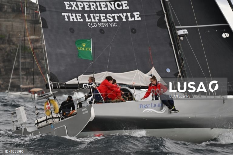 Largada da regata Sydney-Hobart 2025 no Cruising Yacht Club of Australia, em Sydney, Austrália.