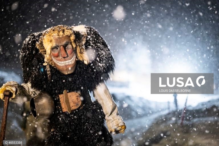 Suíça: Tradicional desfile de Carnaval no Vale de Loetschental