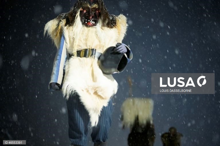 Suíça: Tradicional desfile de Carnaval no Vale de Loetschental