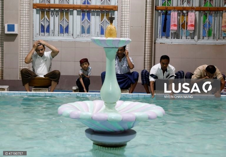 Mulçumanos celebram Eid al-Adha, a "Festa do Sacrifício"