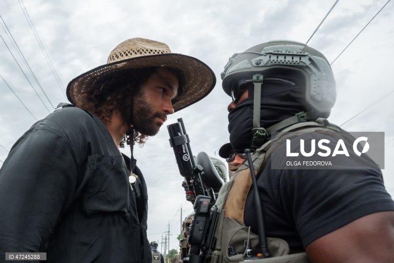 Protestos no exterior do Centro de Detenção Delaney Halem.