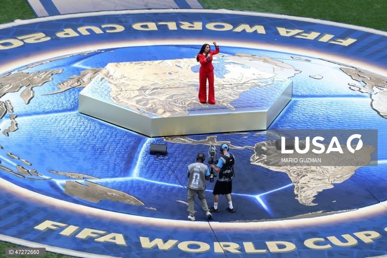 Artistas atuam durante o espetáculo pré-jogo antes da partida de abertura da Copa do Mundo da FIFA 2026 entre o México e a África do Sul, na Cidade do México, México