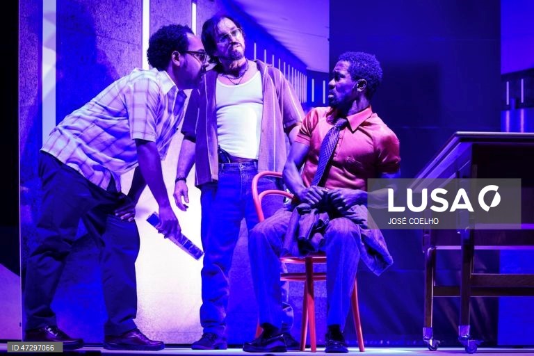 Ensaio de imprensa do espetáculo "O Beijo no Asfalto", de Nelson Rodrigues, Teatro Nacional São João, Porto, 16 de junho de 2026. A Tónan Quito cabe a leitura desta “tragédia carioca”, numa encenação que respeita o português do Brasil com um elenco integralmente brasileiro. A peça estreia dia 18 de junho.JOSÉ COELHO/LUSA 