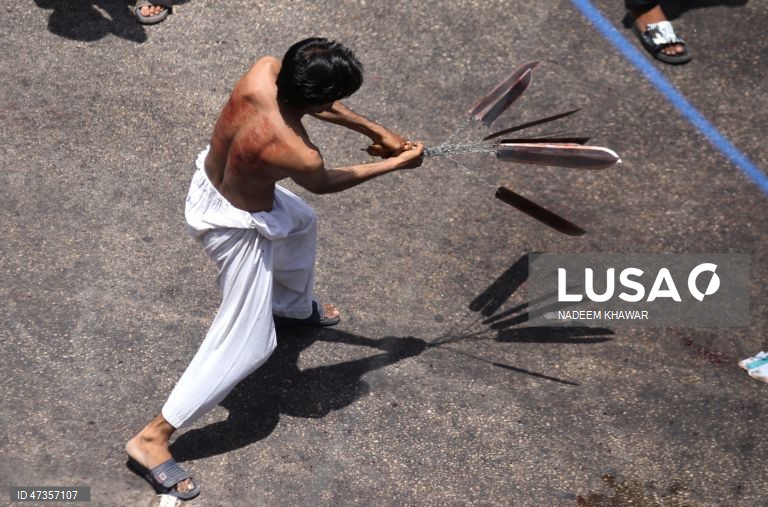 Islão: Celebrações do Dia de Ashura que marca a morte do neto de Maomé na batalha de Karbala