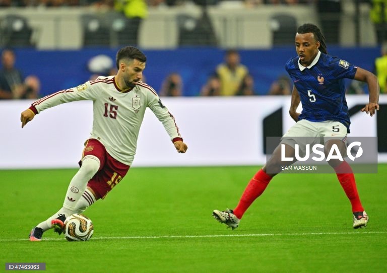 A Espanha, campeã em 2010, qualificou-se para a final do Mundial de futebol de 2026, ao vencer a vice-campeã em título França por 2-0, em encontro disputado em Arlington, nos Estados Unidos.Mikel Oyarzabal, aos 22 minutos, de grande penalidade, e Pedro Porro, aos 58, apontaram os tentos dos detentores do título europeu.Na final, marcada para domingo, pelas 15:00 locais (20:00 em Lisboa), no Estádio MetLife, em East Rutherford, a Espanha defronta o vencedor do jogo entre a detentora do troféu...