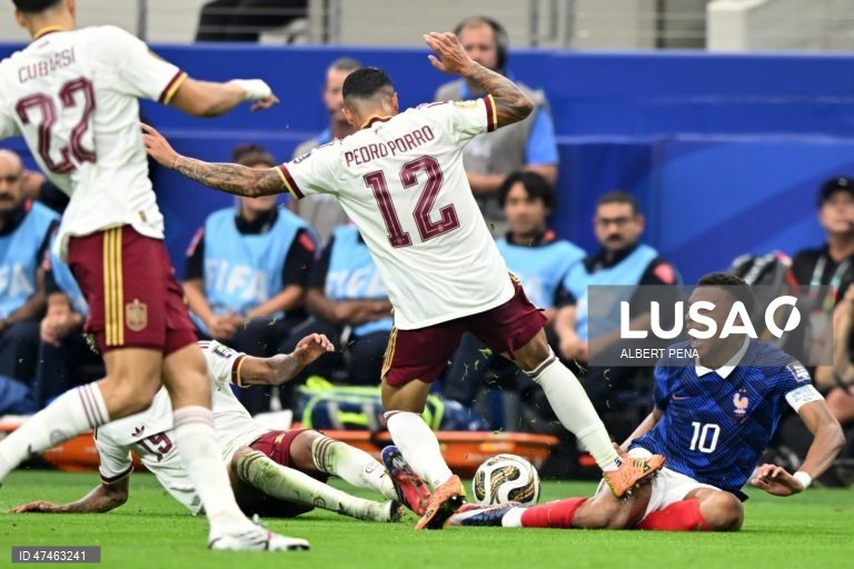 A Espanha, campeã em 2010, qualificou-se para a final do Mundial de futebol de 2026, ao vencer a vice-campeã em título França por 2-0, em encontro disputado em Arlington, nos Estados Unidos.Mikel Oyarzabal, aos 22 minutos, de grande penalidade, e Pedro Porro, aos 58, apontaram os tentos dos detentores do título europeu.Na final, marcada para domingo, pelas 15:00 locais (20:00 em Lisboa), no Estádio MetLife, em East Rutherford, a Espanha defronta o vencedor do jogo entre a detentora do troféu...
