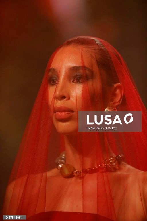 México: Designer mexicano Edher Gin apresenta a coleção «Living Gold» na Intermoda