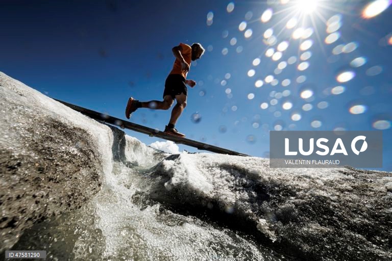 Corrida de montanha no glaciar Tsanfleuron, acima da estância alpina de Les Diablerets, na Suíça com um percurso de 26 quilómetros 