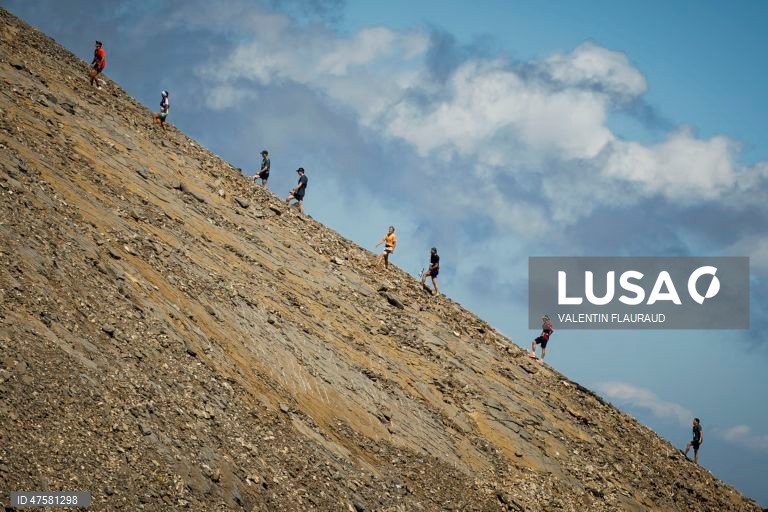 Corrida de montanha no glaciar Tsanfleuron, acima da estância alpina de Les Diablerets, na Suíça com um percurso de 26 quilómetros 