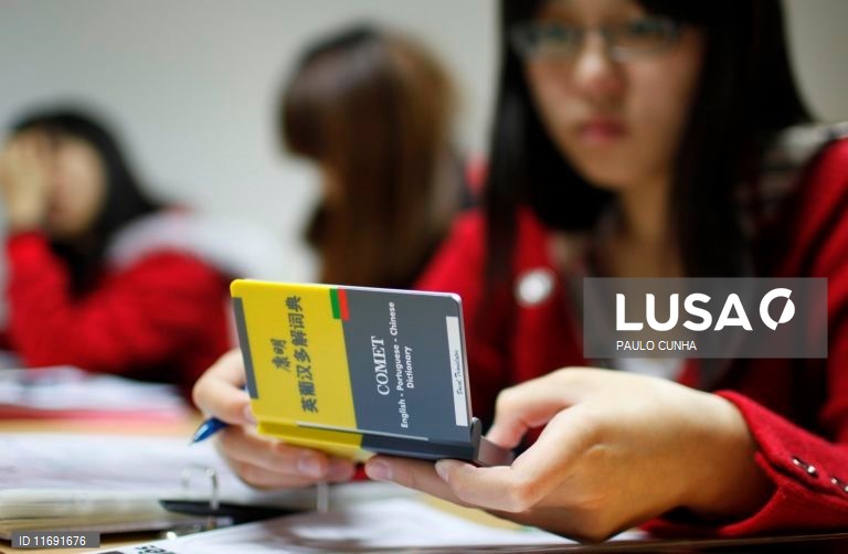 Crianças chinesas destacam-se na escola onde lusófonos chumbam mais
