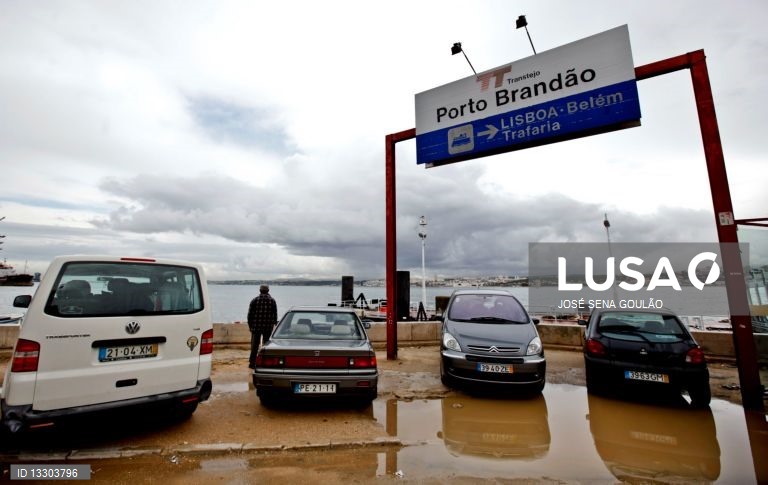 Localidade de Porto Brandão, Almada, evacuada por risco de deslizamento de terras