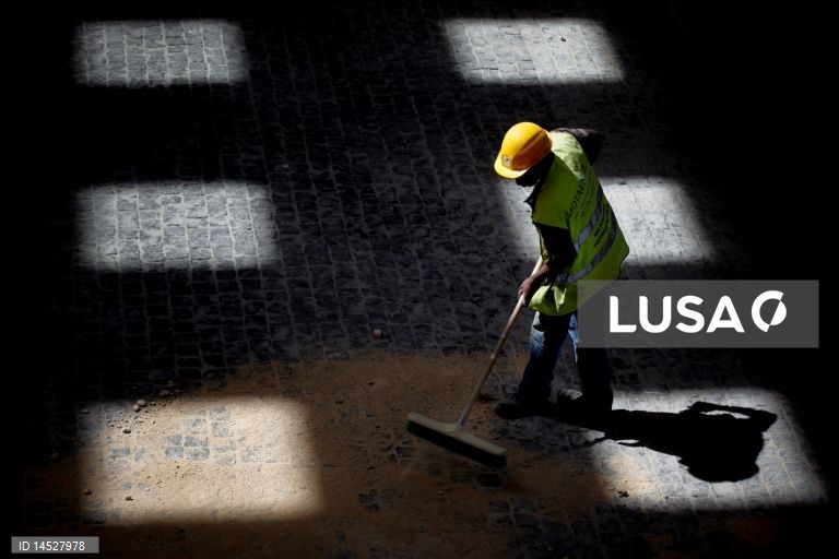 Concursos de obras públicas promovidos até fevereiro caem 49% para 861 ME - Associação
