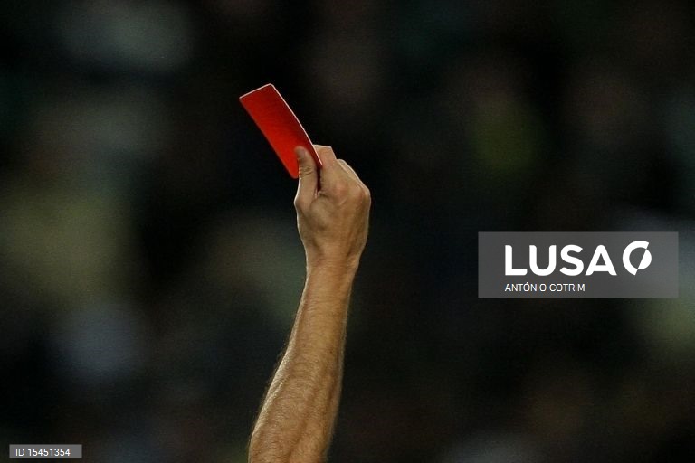 Benfica acusa arbitragem de beneficiar o Sporting de forma deliberada na I Liga